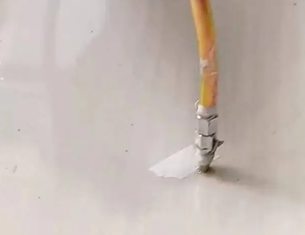 利津瓷砖空鼓维修公司专业解答在瓷砖铺贴过程中，如果使用的砂料过粗（如全部使用了粗砂），可能会导致以下问题